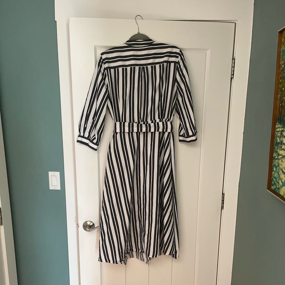 Hobbs London Gray and White Shirtdress